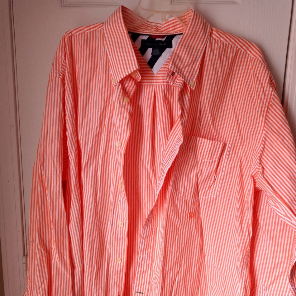 TOMMY HILFIGER XL/XG Stripped Button down shirt.